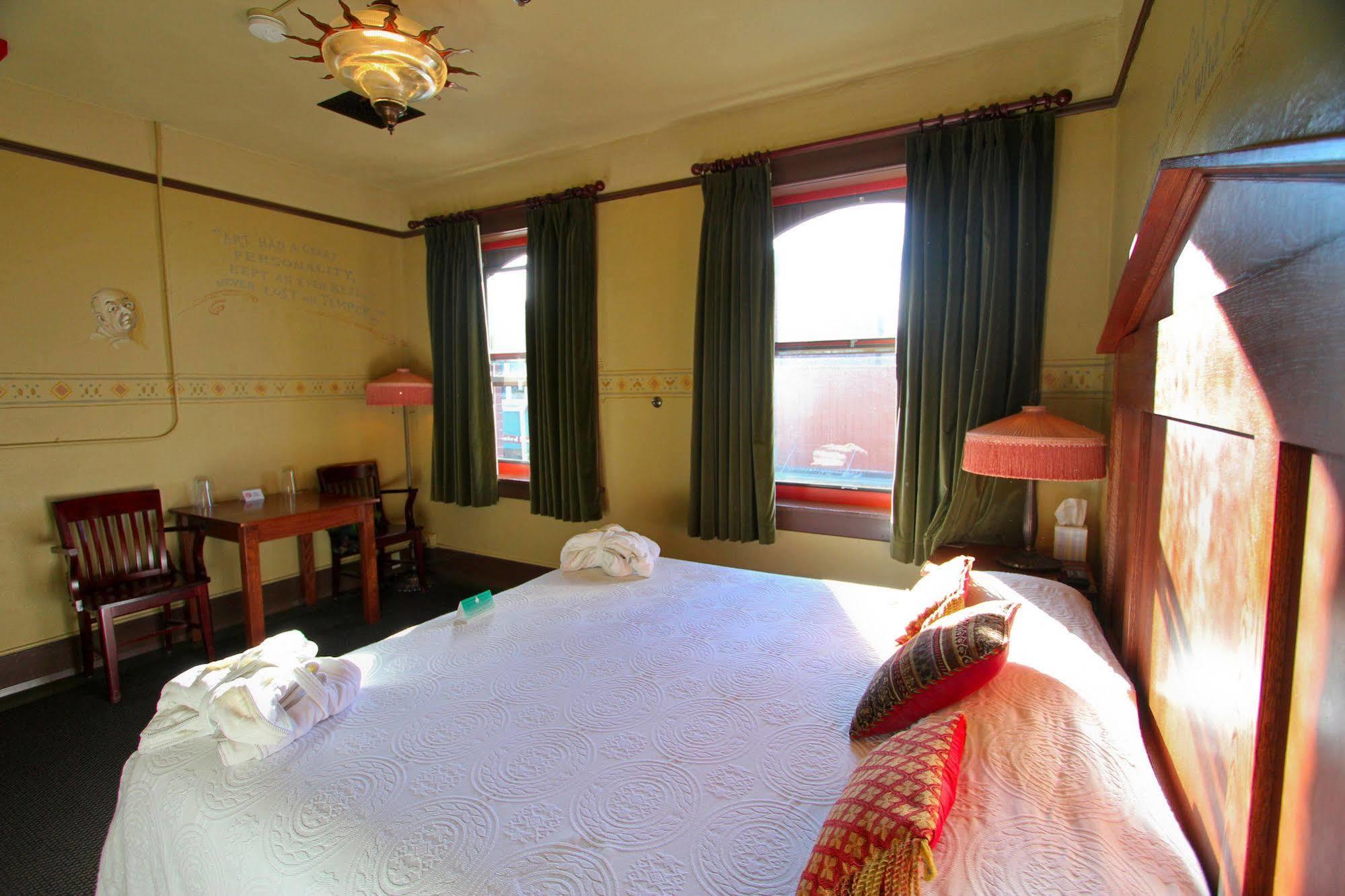 Mcmenamins Olympic Club Villa Centralia Dış mekan fotoğraf